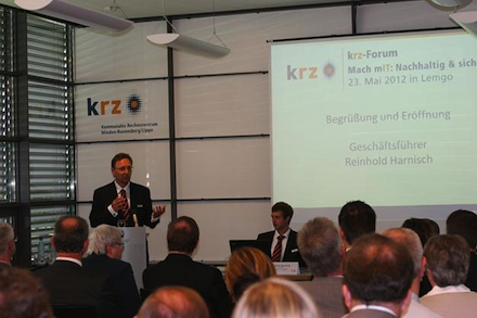 KRZ-Geschäftsführer Reinhold Harnisch eröffnet das Forum 2012.