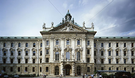 Justizpalast München: Betrieb von Fachverfahren der bayerischen Gerichte wurde an das Rechenzentrum Nord ausgelagert.