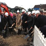 Spatenstich für die Zukunft: Im Kreis Marburg-Biedenkopf ist jetzt der flächendeckende Breitband-Ausbau gestartet.