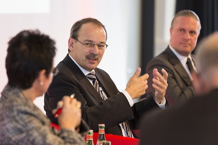 Forum E-Government auf dem MACH-Kongress: Die Entwicklung wird noch zu sehr aus Sicht einzelner Behörden vorangetrieben.