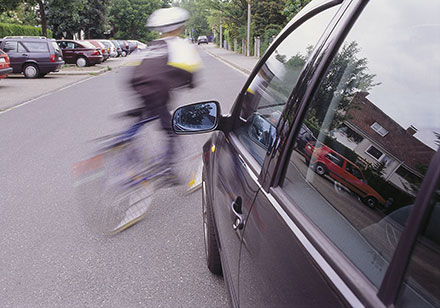 Welche Kreuzungen in Berlin für Radfahrer besonders gefährlich sind diskutieren die Bürger auf einer Online-Plattform.