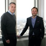 Sie organisieren und digitalisieren Bonn: Sven Hense (l.) und Andreas Leinhaas.