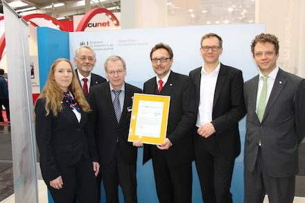 Das krz wurde im Rahmen der CeBIT 2015 für weitere drei Jahre durch das BSI nach ISO 27001 zertifiziert.