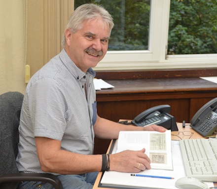 Archivmitarbeiter Jürgen Grams hat die Heimatbuchaufsätze für das elektronische Register im Kreis Viersen ausgewertet.