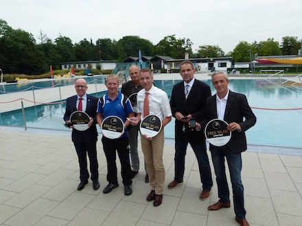 Wiesloch und die EnBW stellen Freibad-Besuchern öffentliches WLAN zur Verfügung.