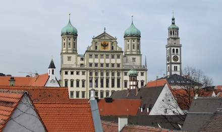 Nachrichten aus dem Augsburger Rathaus können jetzt auch via WhatsApp empfangen werden.