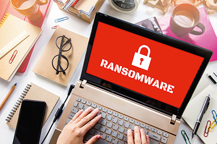 Ransomware befällt Rechner über E-Mail-Anhänge.