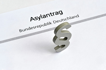 Im Jahr 2016 wurden 745.000 Asylanträge gestellt.