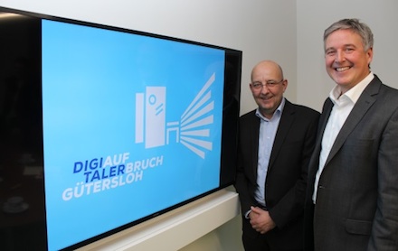 Wollen beim Digitalen Aufbruch in Gütersloh die ganze Stadtgesellschaft einbeziehen: Bürgermeister Henning Schulz (rechts) und sein Büroleiter Rainer Spies.