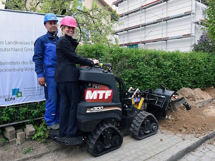 Im Kreis Rostock werden 70 Gemeinden ans Glasfasernetz angeschlossen.