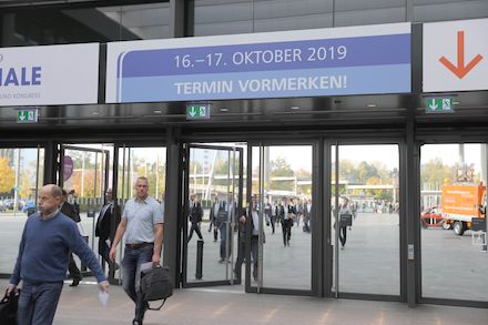 Im Oktober tauschen sich auf der Kommunale in Nürnberg wieder Bürgermeister und Beschaffungsentscheider aus Kommunen zu neuen Angeboten und Dienstleistungen aus.