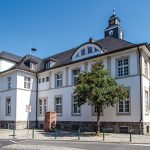 Luftqualität wird in Hennef vor dem historischen Rathaus gemessen.