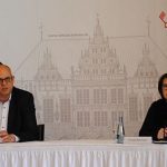 Senatorin Claudia Bernhard und der Bremer Bürgermeister Andreas Bovenschulte informieren über BREMIS.