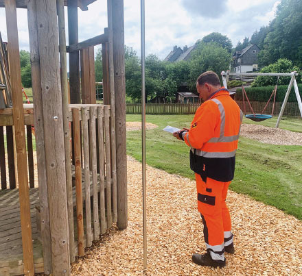 Bauhof Olsberg: Spielplatzkontrolle per App.