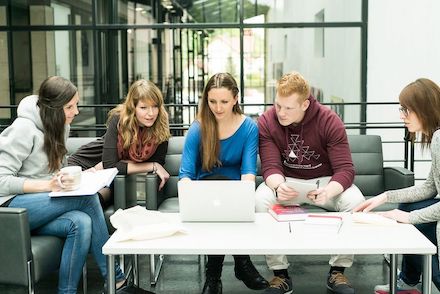 An der Hochschule Harz können Studierende den dualen Studiengang Verwaltungsdigitalisierung und -informatik absolvieren.