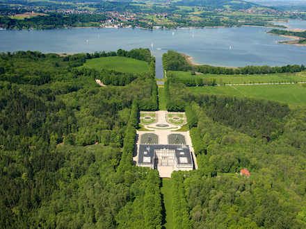 Glasfaser-Seekabel bringt BayernWLAN nach Herrenchiemsee.