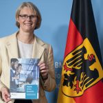 Bundesforschungsministerin Anja Karliczek stellt das 350-Millionen-Euro-Rahmenprogramm zur IT-Sicherheitsforschung vor.