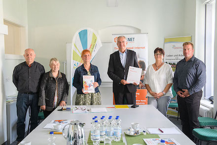 Gemeinsam bei der Aktion Glasfaser für alle in Bismark.