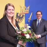 Oberbürgermeister Thomas Kufen gratuliert Annabelle Brandes