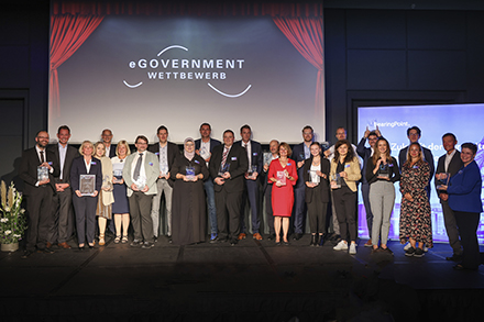 Die Gewinner und Finalisten des E-Government-Wettbewerbs 2022.