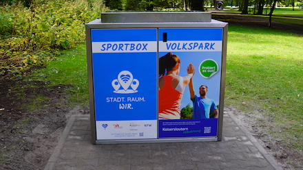 Die smarte Sportbox im Kaiserslauterer Volkspark lässt sich via App nutzen.