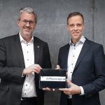 Hessen-CIO Patrick Burghardt (links) übernimmt den Vorsitz des IT-Planungsrats von Bundes-CIO Markus Richter (rechts).