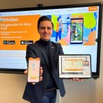 Garbsen: Bürgermeister Claudio Provenzano präsentiert die neue Meldoo-App.