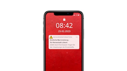 Die Hansestadt Lübeck hat als erste Kommune das neue Katastrophen-Warnsystem Cell Broadcast eingesetzt.