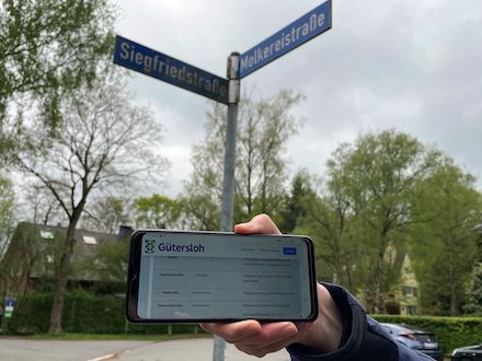 In einem neuen Online-Portal lässt sich auch von unterwegs aus die Bedeutung einzelner Straßennamen in Gütersloh nachlesen. 