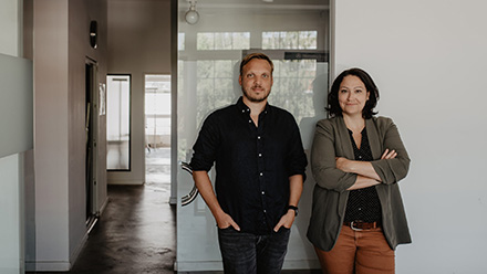 Die Gründer des Start-ups Amtshelden: Christian Rosenberger und Julia Lupp