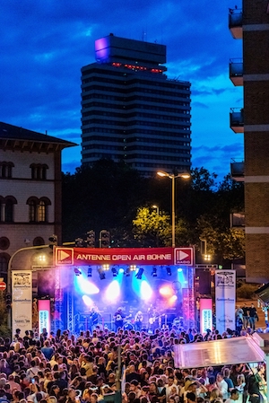 Beim Altstadtfest in Kaiserslautern konnten Blaulichtorganisationen dank stabilem Internet sicher kommunizieren.