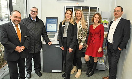 Im Landkreis Mayen-Koblenz ging der erste Amt-O-Mat in Betrieb – ein Selbstbedienungsterminal für Verwaltungsleistungen mit integrierter Dokumentenausgabe.