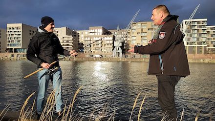 Hamburg startet Pilotprojekt zur Online-Bezahlung der Fischereiabgabe.