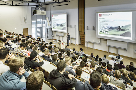 An der Hochschule Landshut werden die IT-Fachkräfte von morgen ausgebildet.