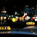 In Hamburg können Taxi- und Mietwagenunternehmen Anträge jetzt digital stellen.