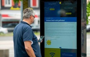 Die digitalen Informationsstelen der Stadt Solingen sollen künftig für eine smarte Krisenkommunikation genutzt werden.