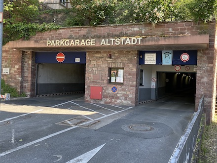 Parkgarage Altstadt in Wertheim: Hier ist die Einfahrt künftig ohne lästiges Ticketziehen möglich.