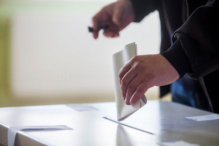 Wer die Stadt München bei Wahlen als Wahlhelfer unterstützen will