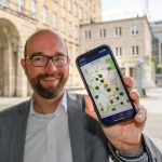 Stadtdirektor Sebastian Kopietz stellt die überarbeitete Mängelmeder-App in Bochum vor.