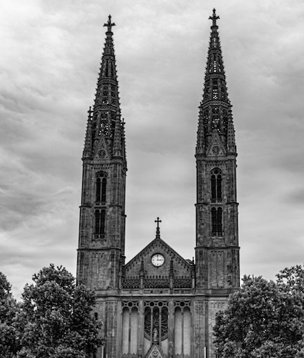 Die St. Bonifatius Kirche in Wiesbaden ist als kühler Ort zugänglich außerhalb von Gottesdienstzeiten.