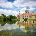 Blick vom See auf das neue Rathaus Hannover, HMTG