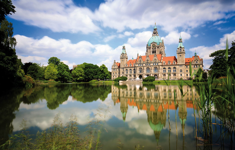 Blick vom See auf das neue Rathaus Hannover, HMTG