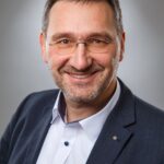 Porträtbild von Dr. Andreas Wierse.