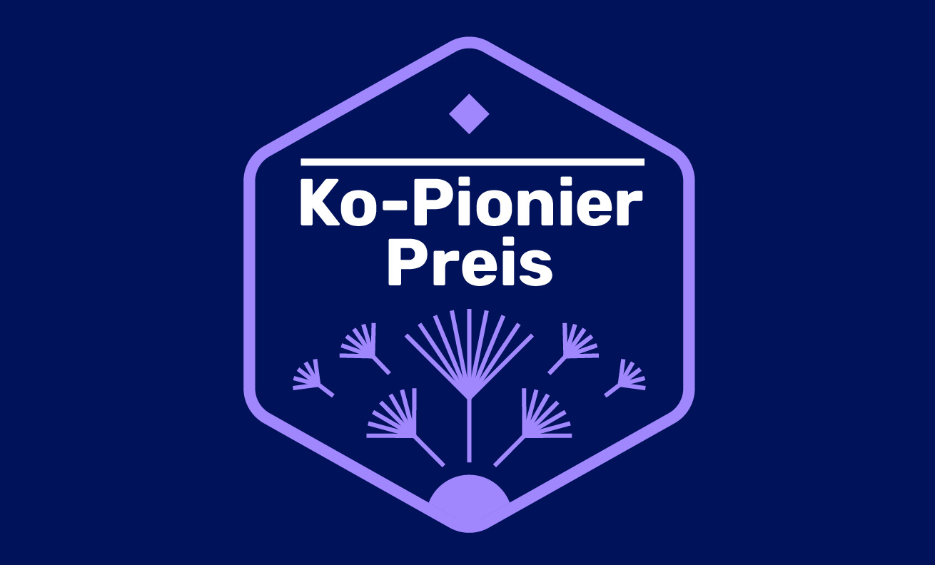 Logo des Ko-Pionier-Preises auf dunkelblauem Hintergrund