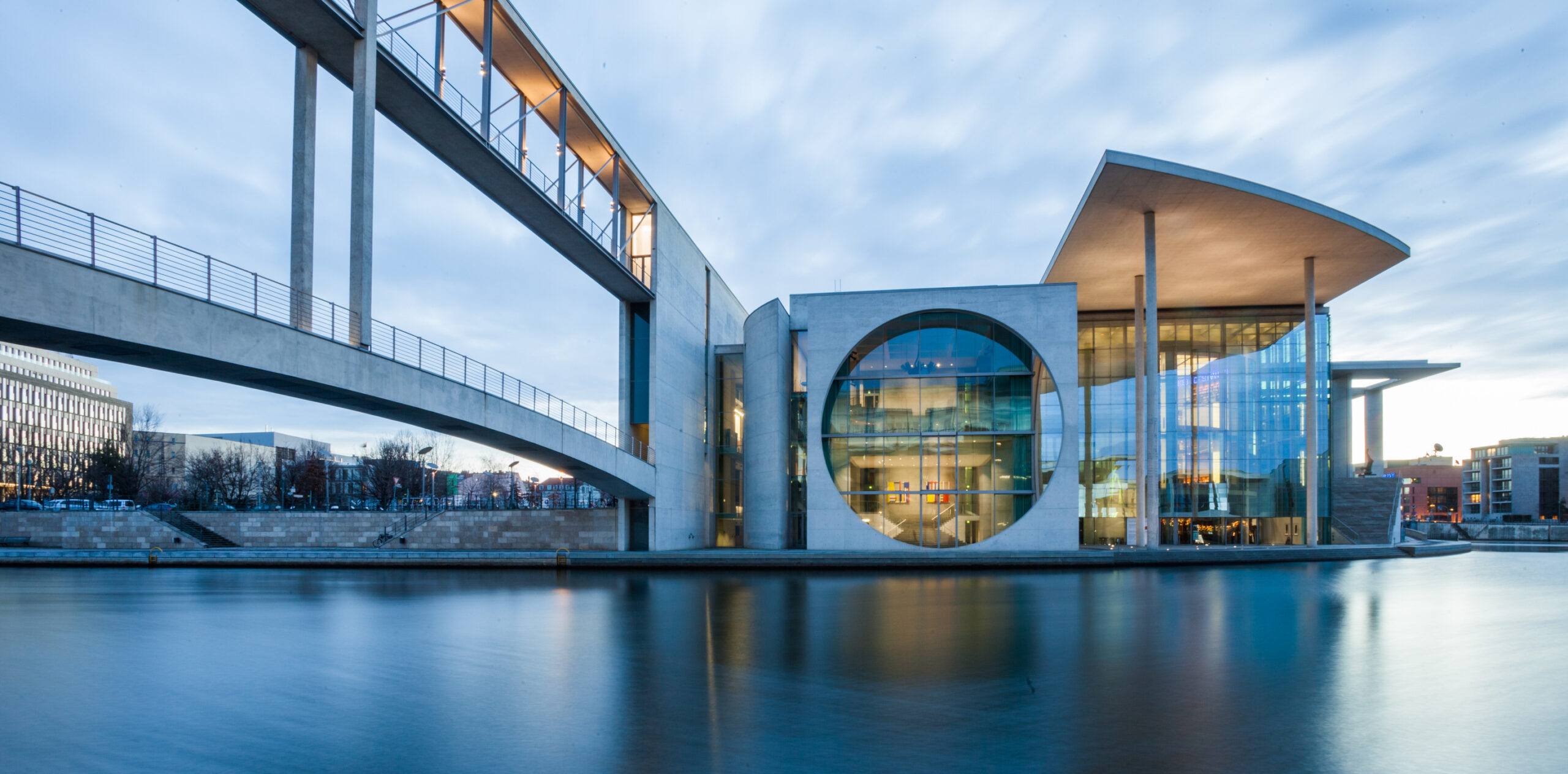 Blick über die Spree aufs Bundeskanzleramt