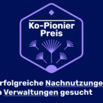 Logo des Ko-Pionier-Preises auf dunkelblauem Grund